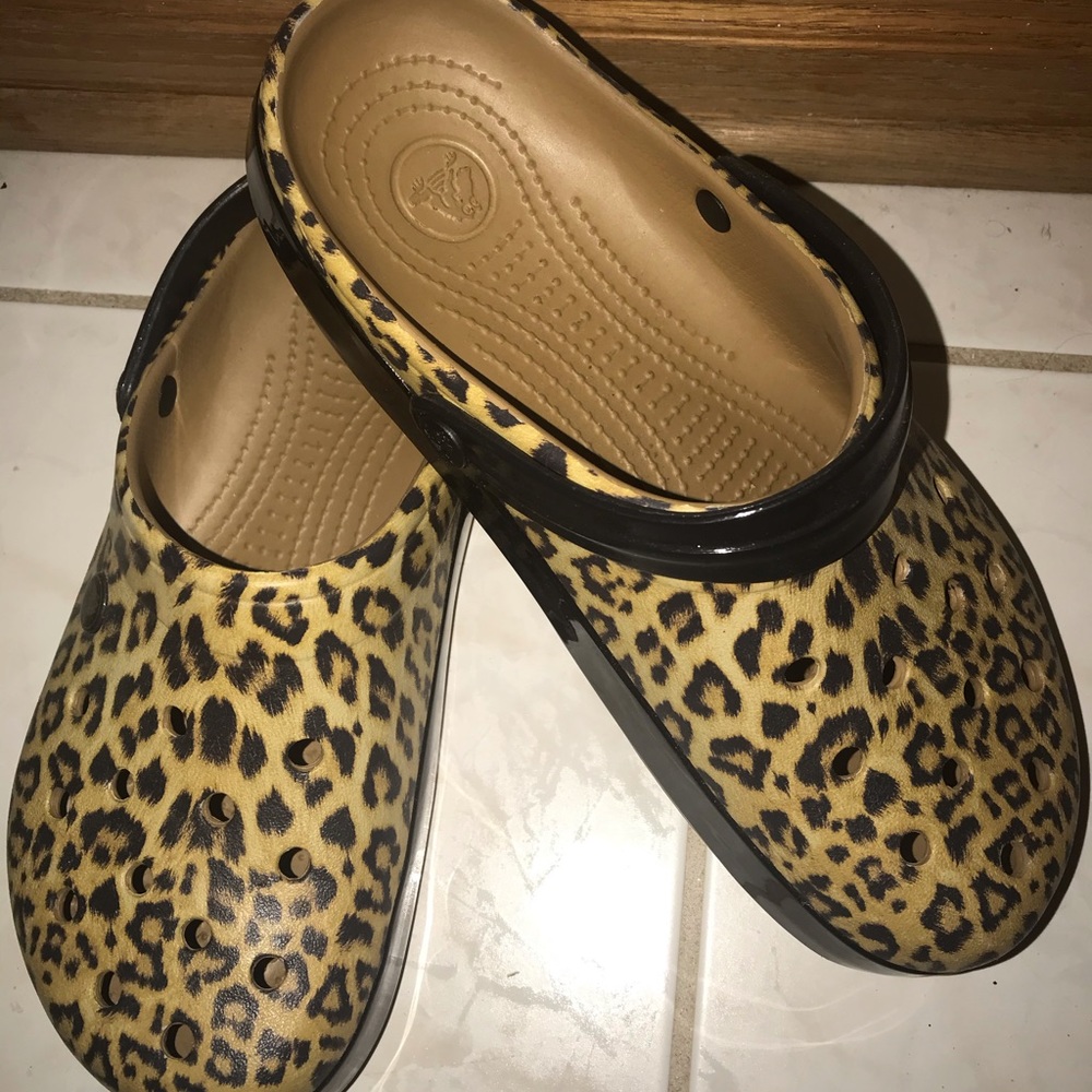 Animal print Crocs women’s 10/men’s 8